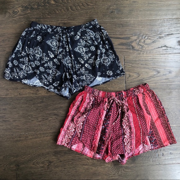 Lot of 2 Hollister Petal Shorts - Picture 1 of 8